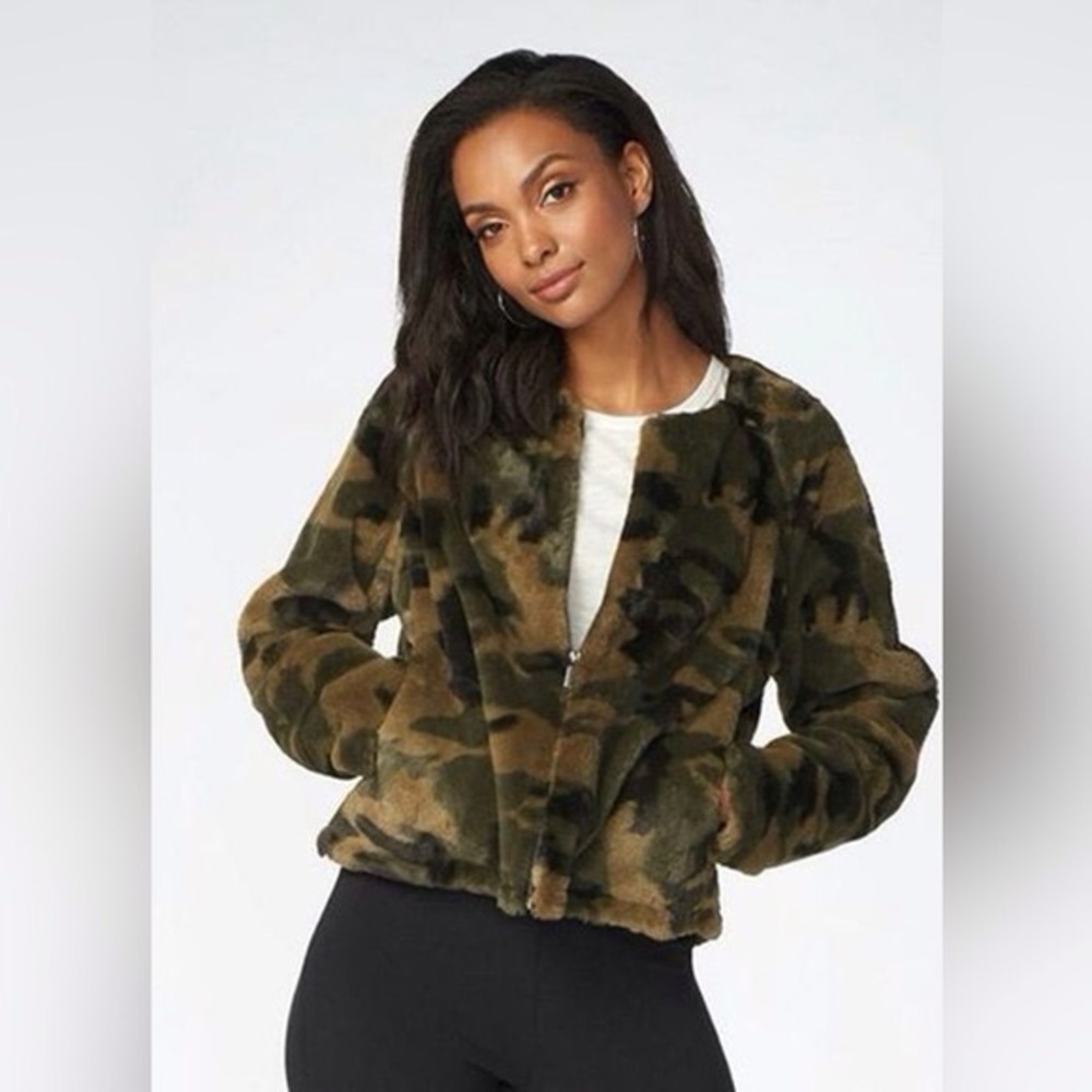 Camo Faux Fur Collarless Fall Jacket